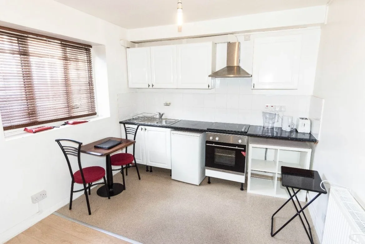 Flat Jackson Road in Greater London