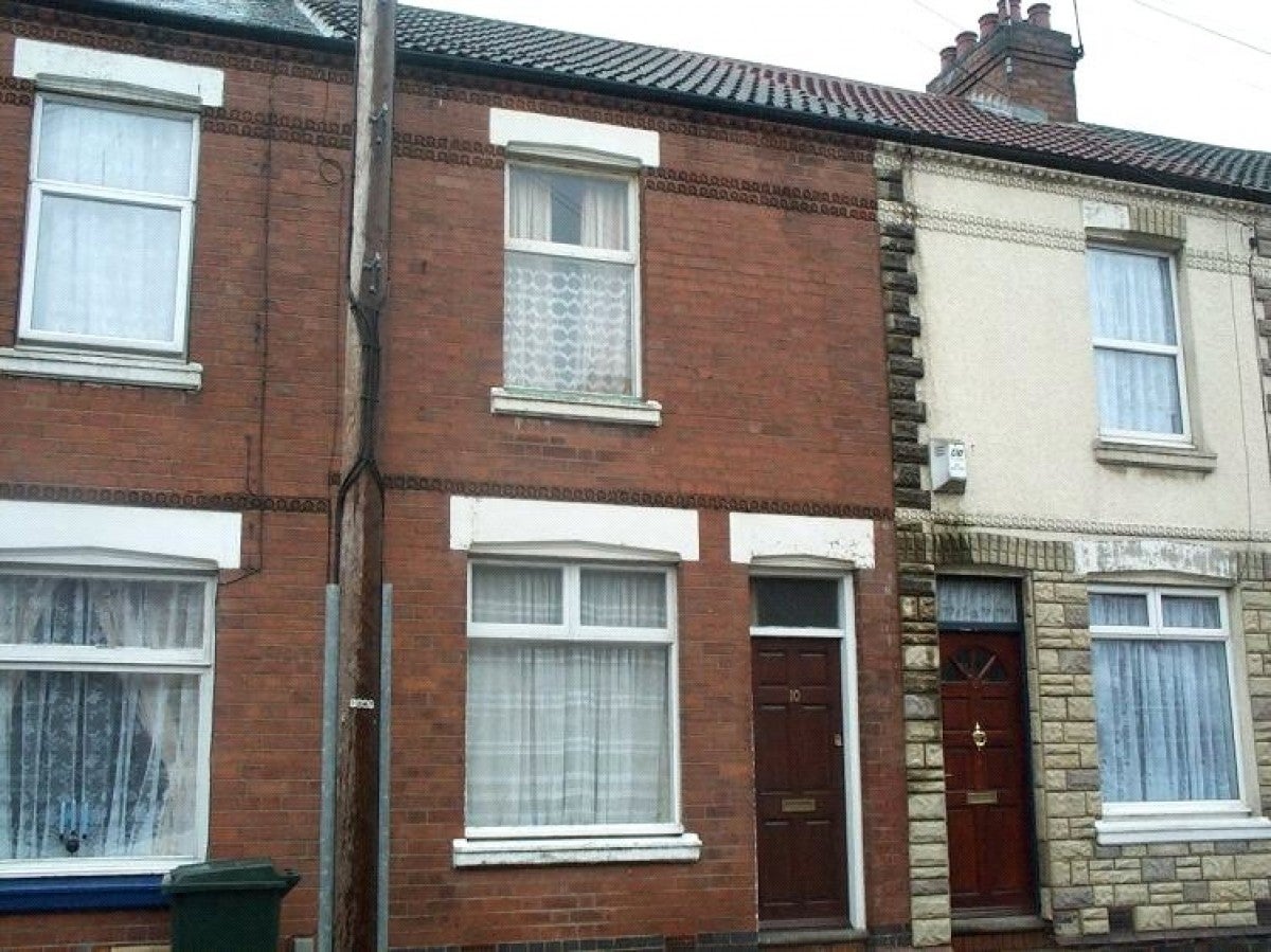 Flat Stepney Road in Coventry
