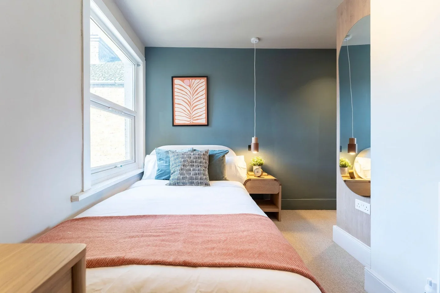 Room Kitchener Road in High Wycombe