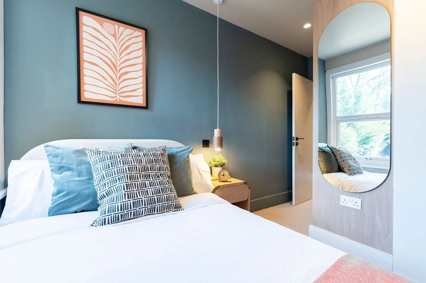 Room Kitchener Road in High Wycombe