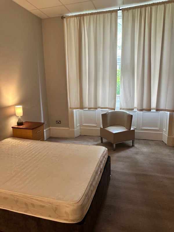 Room Bank Street in Glasgow