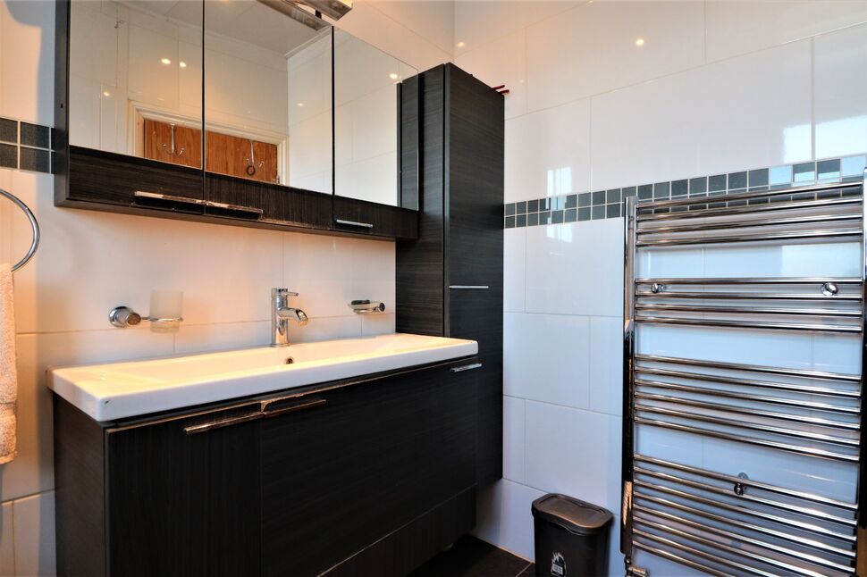 Flat Campbell Avenue in Greater London