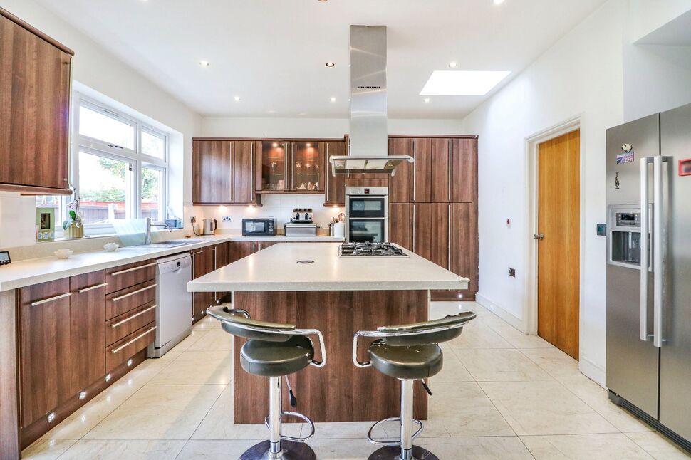 Flat Campbell Avenue in Greater London