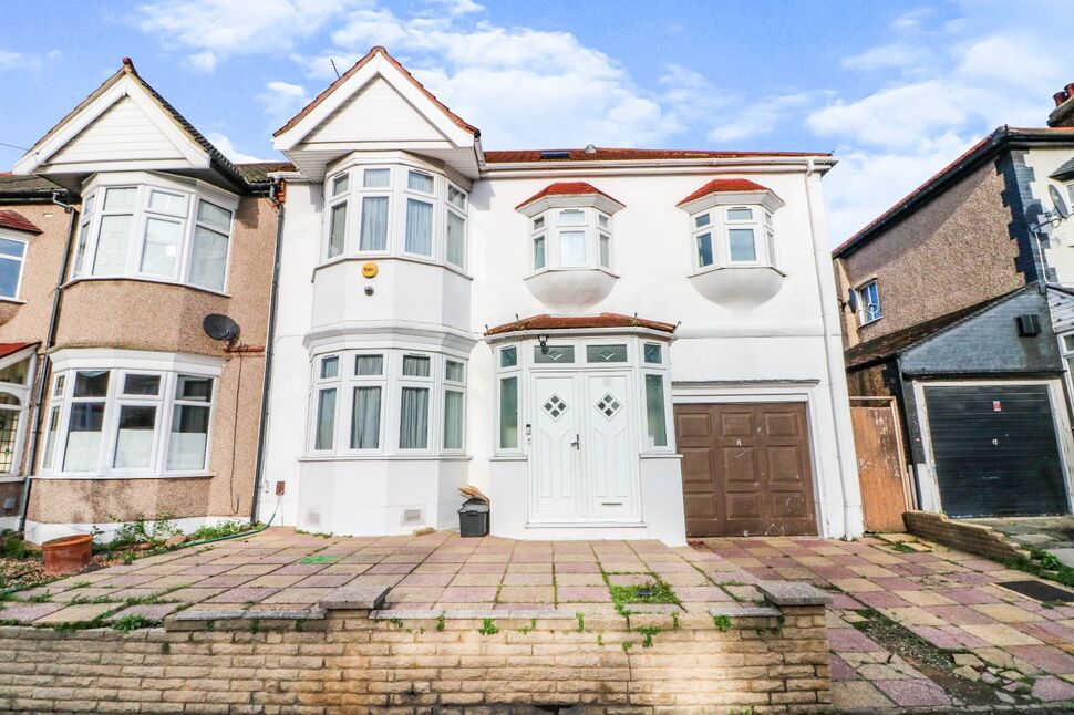 Flat Campbell Avenue in Greater London