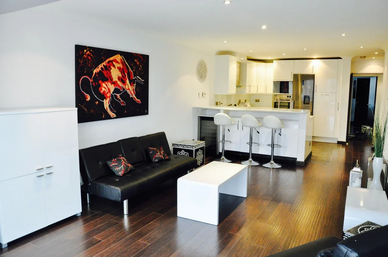 Flat Ensign Street in Greater London