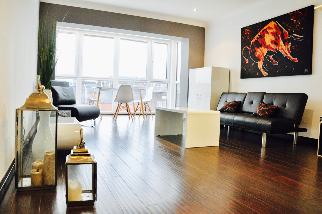 Flat Ensign Street in Greater London