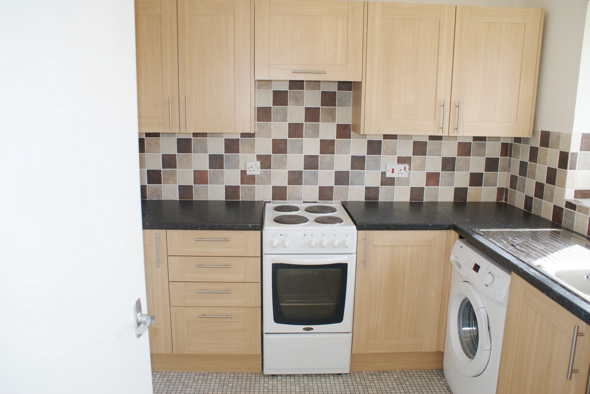 Flat Shurland Avenue in Greater London