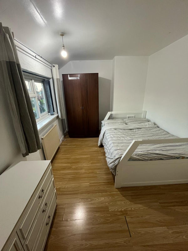 Room Miles Hill View in Leeds