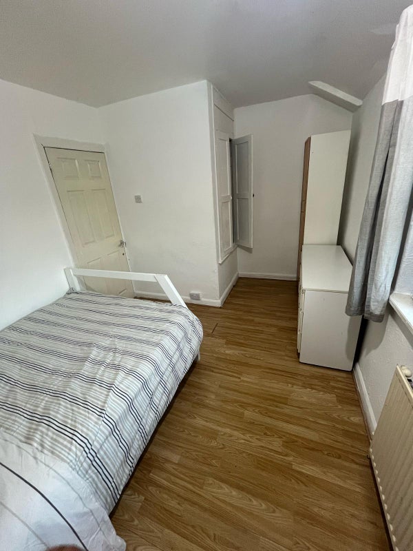 Room Miles Hill View in Leeds