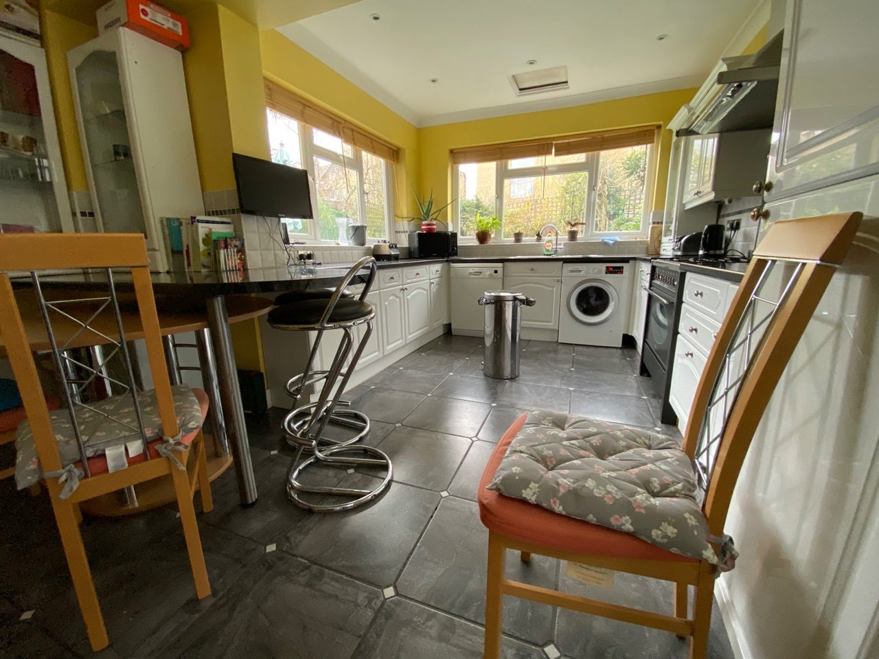 Room Westwell Road in Greater London