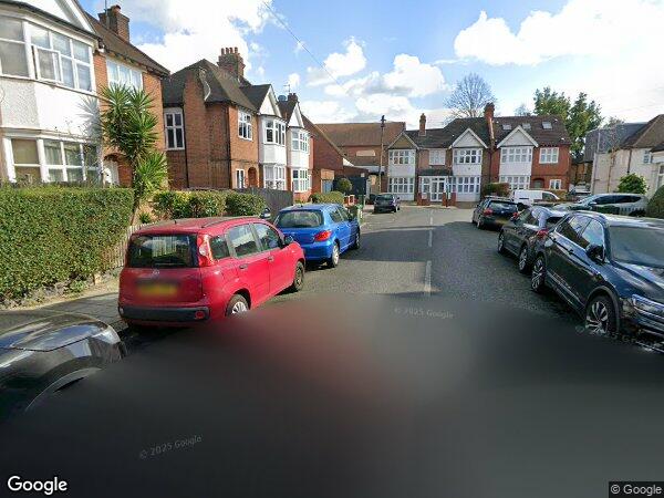 Room Westwell Road in Greater London