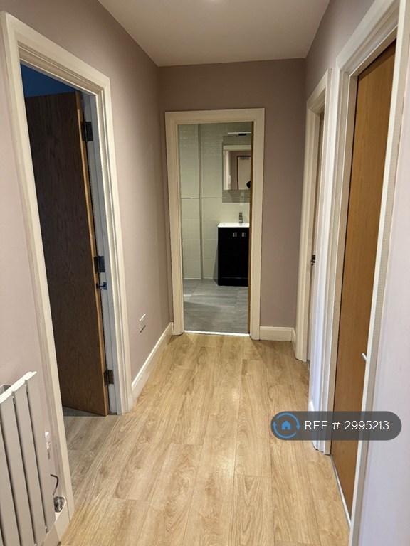 Flat Wedgewood Street in Fairford Leys