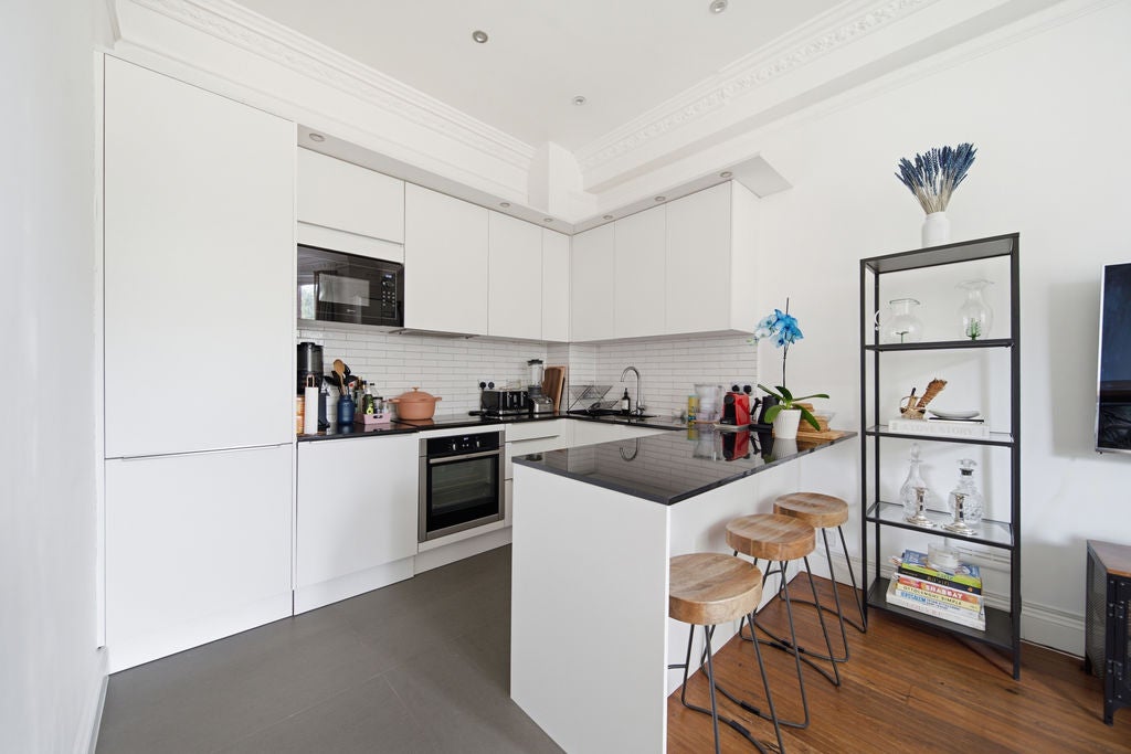 Flat Compayne Gardens in Greater London