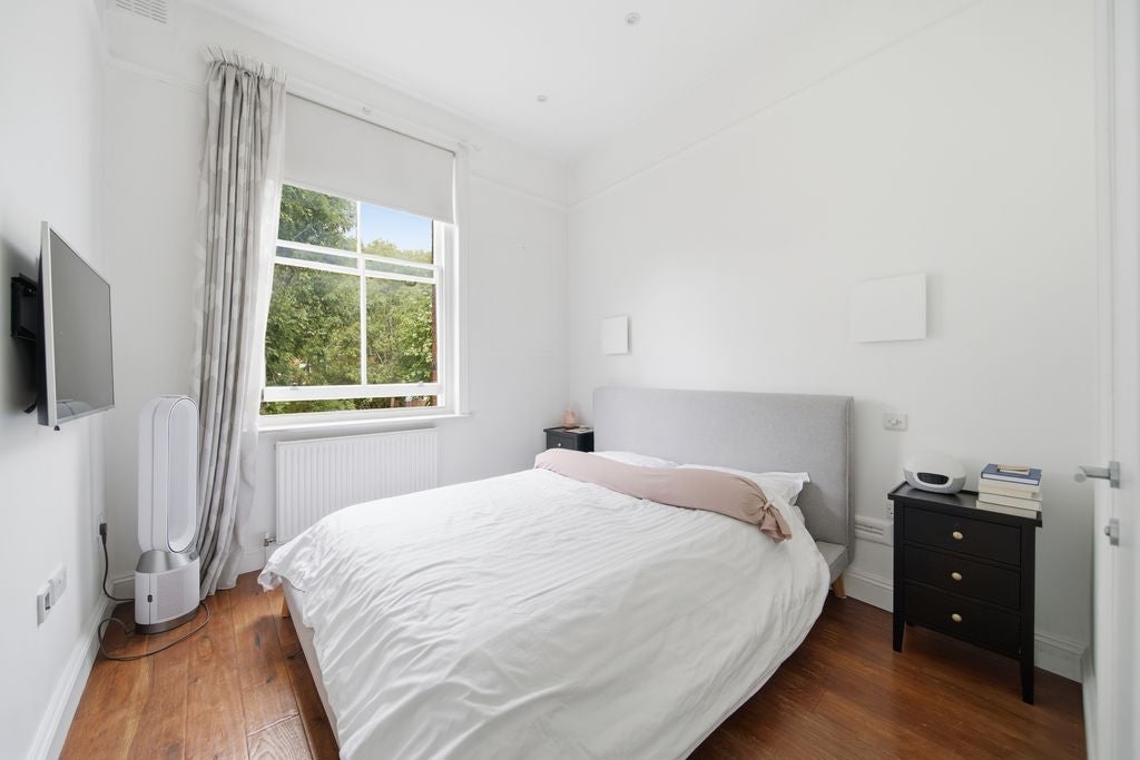 Flat Compayne Gardens in Greater London