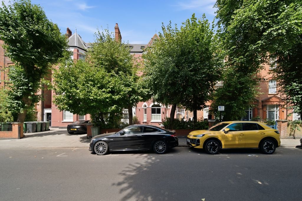 Flat Compayne Gardens in Greater London