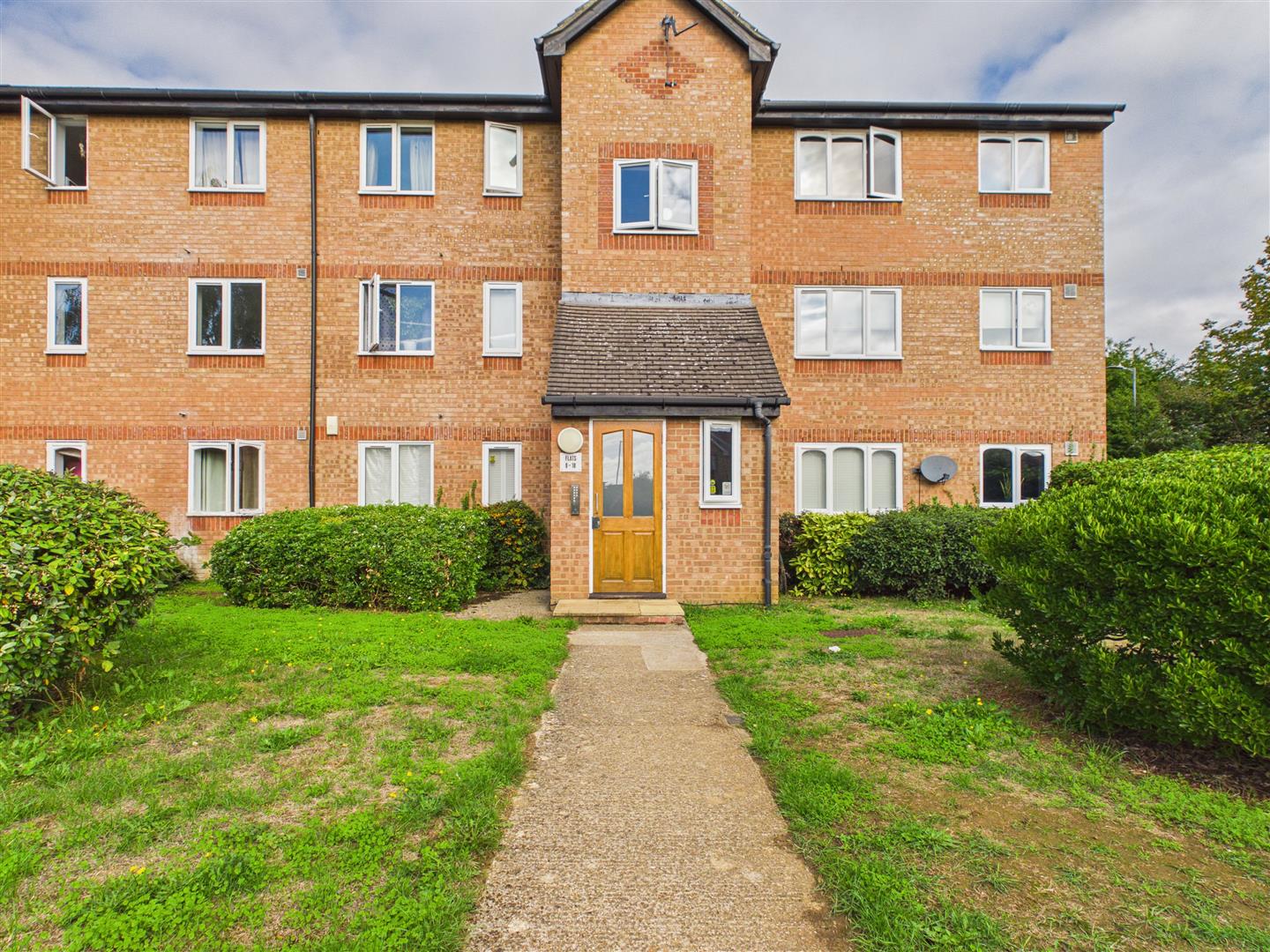 Flat Wedgewood Road in North Hertfordshire