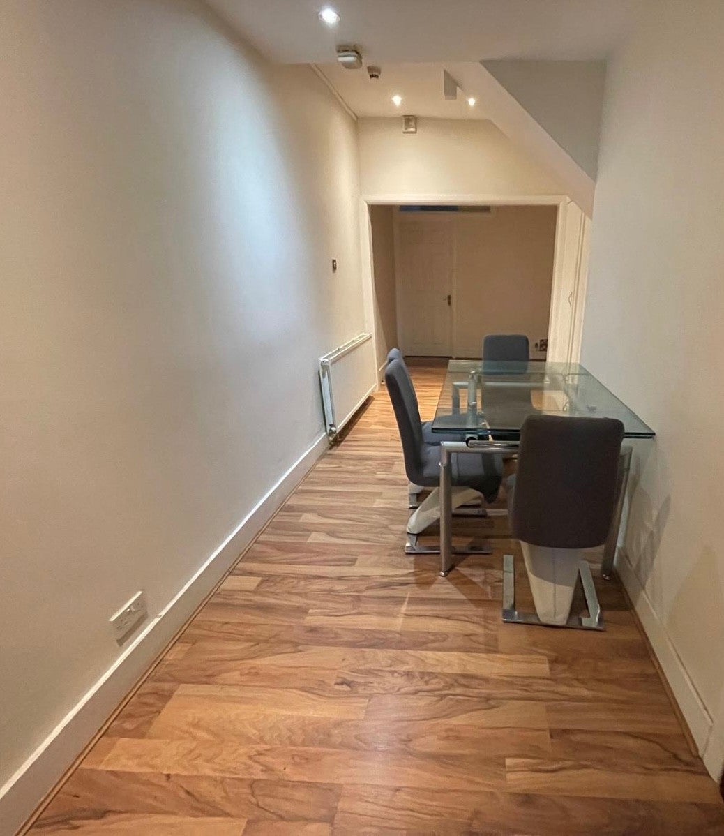 Flat Friern Barnet Road in Greater London