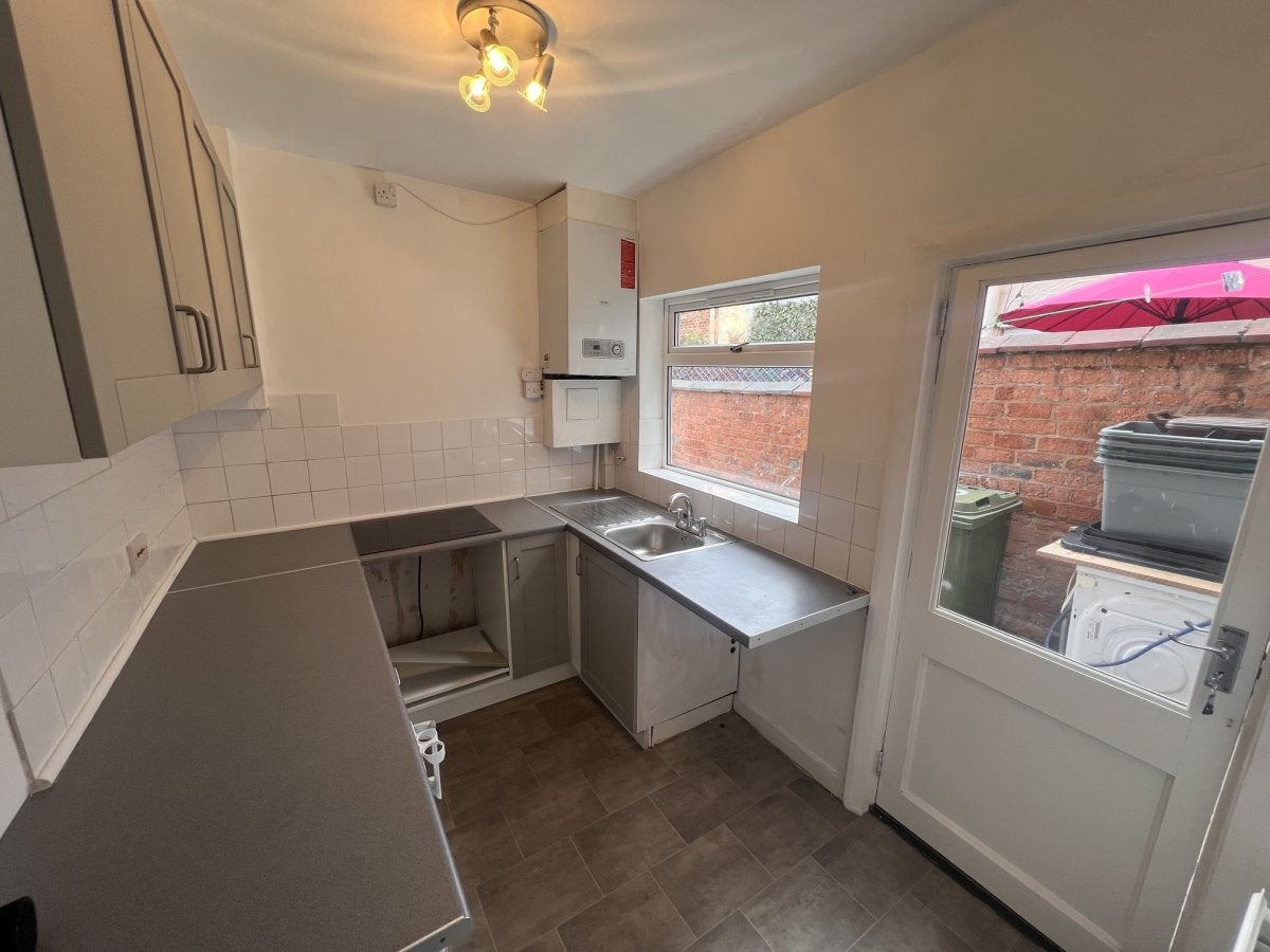 Flat Hawarden Road in Penyffordd