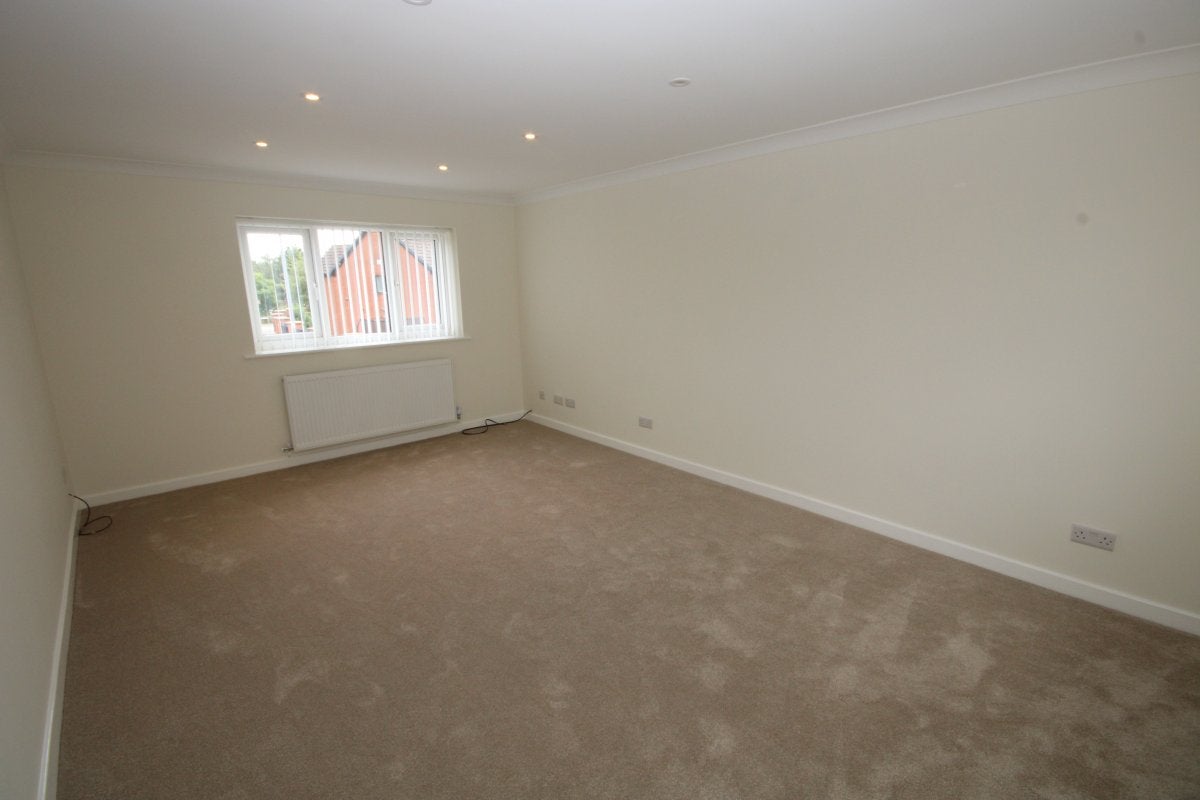 Flat Hawarden Road in Penyffordd