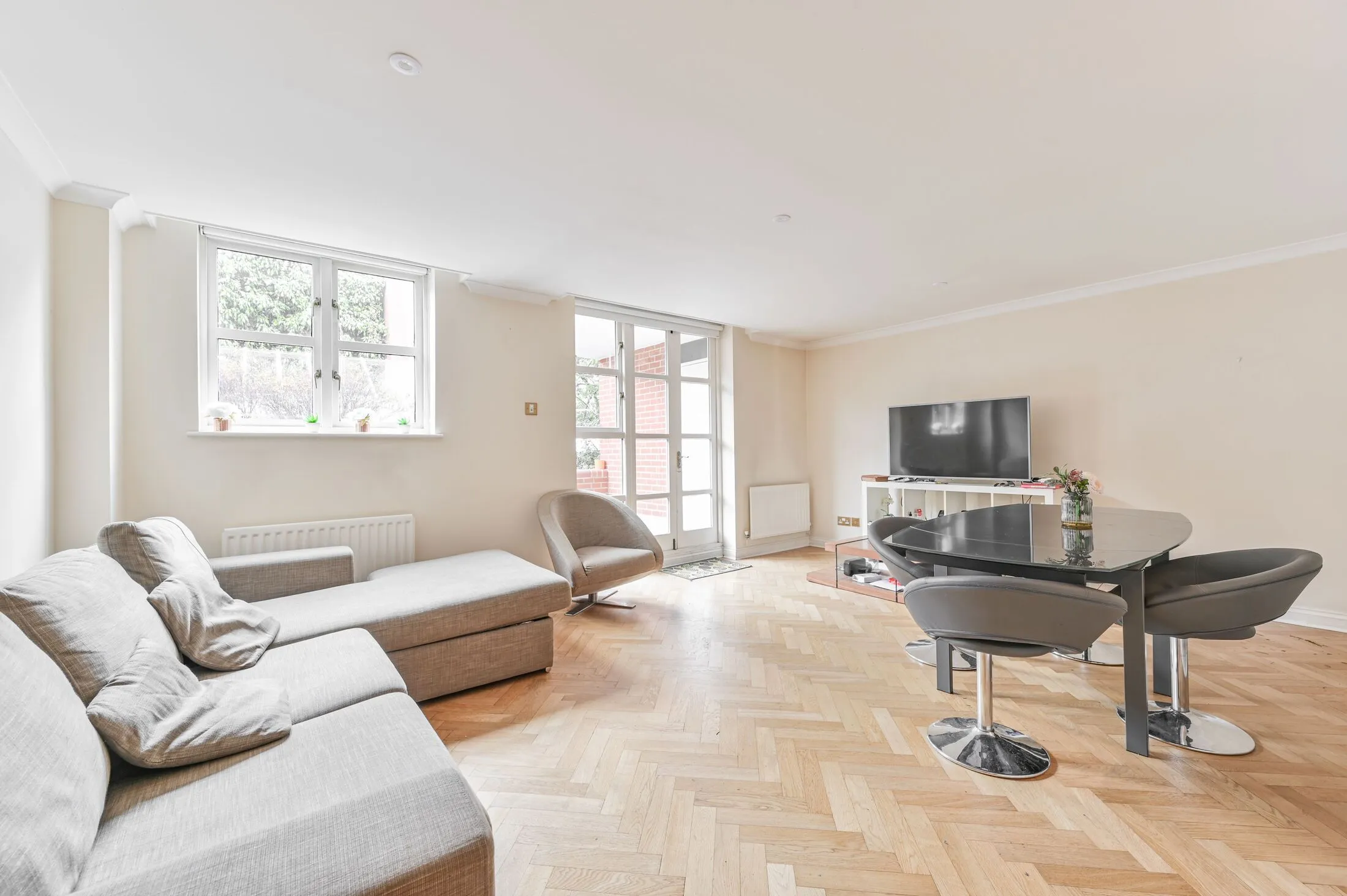 Flat Maunsel Street in City of Westminster