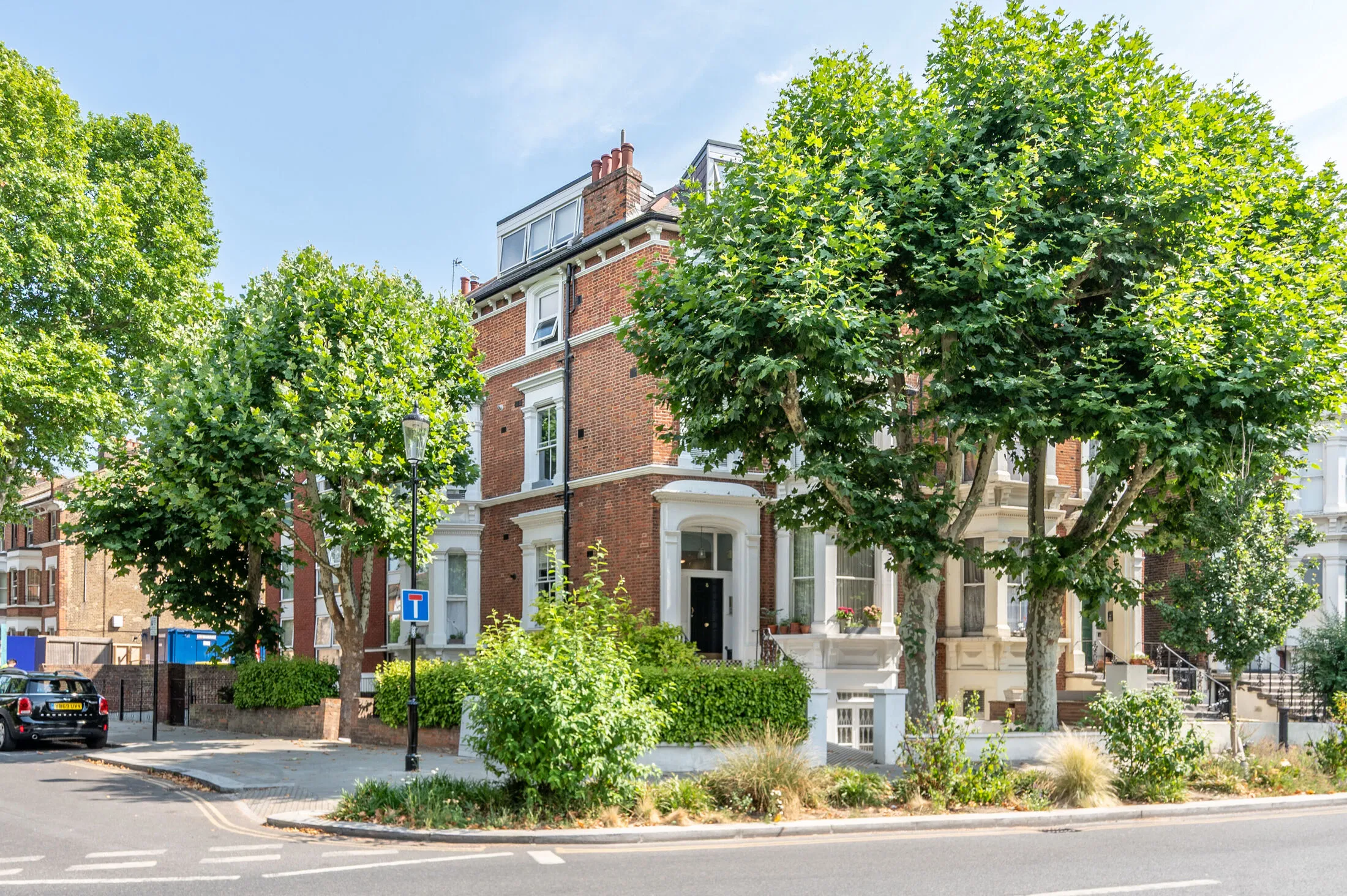 Flat St Quintin Avenue in Greater London