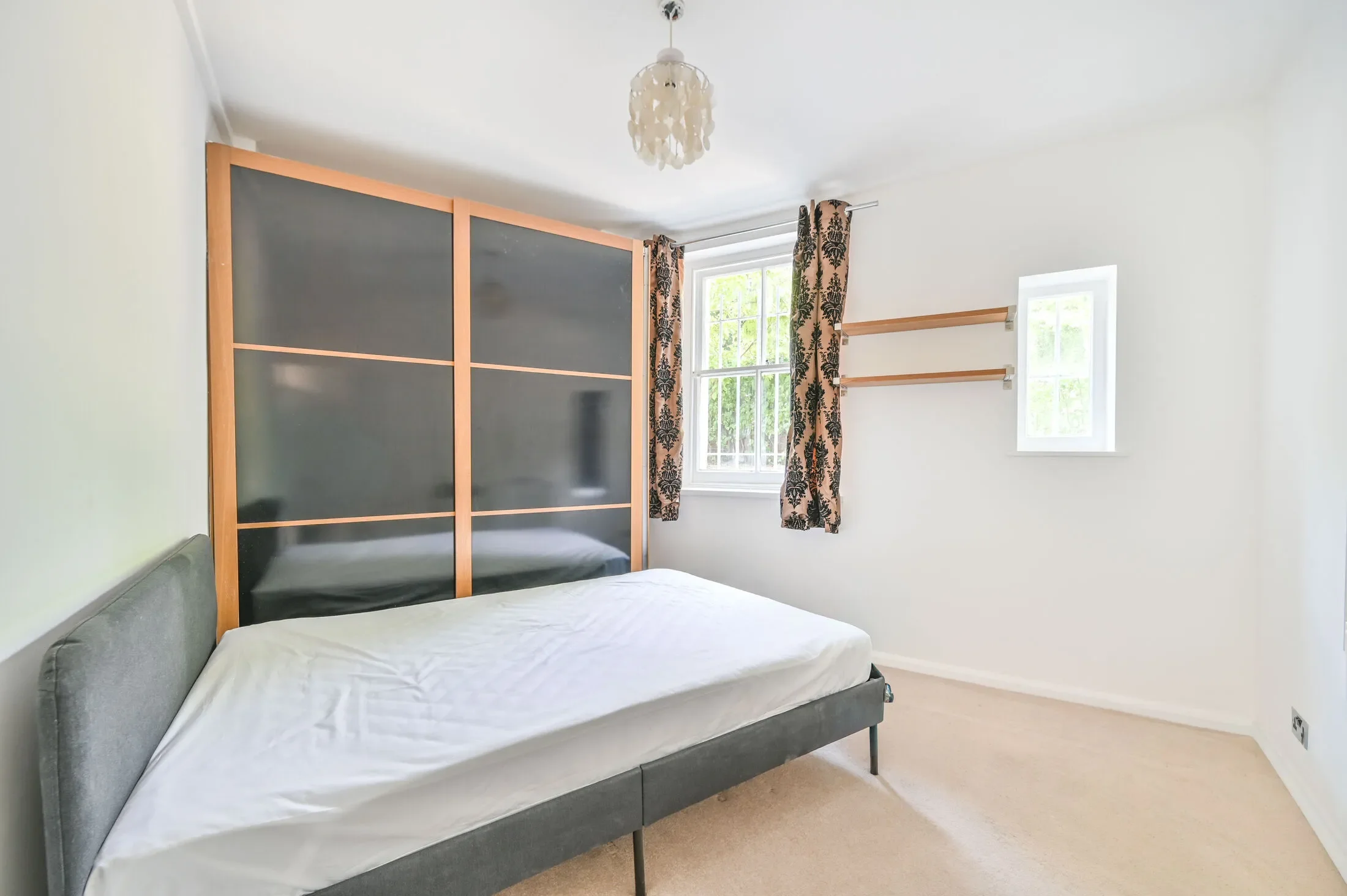 Flat St Quintin Avenue in Greater London