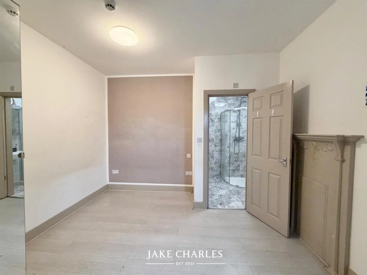 Room Bond Street in Greater London