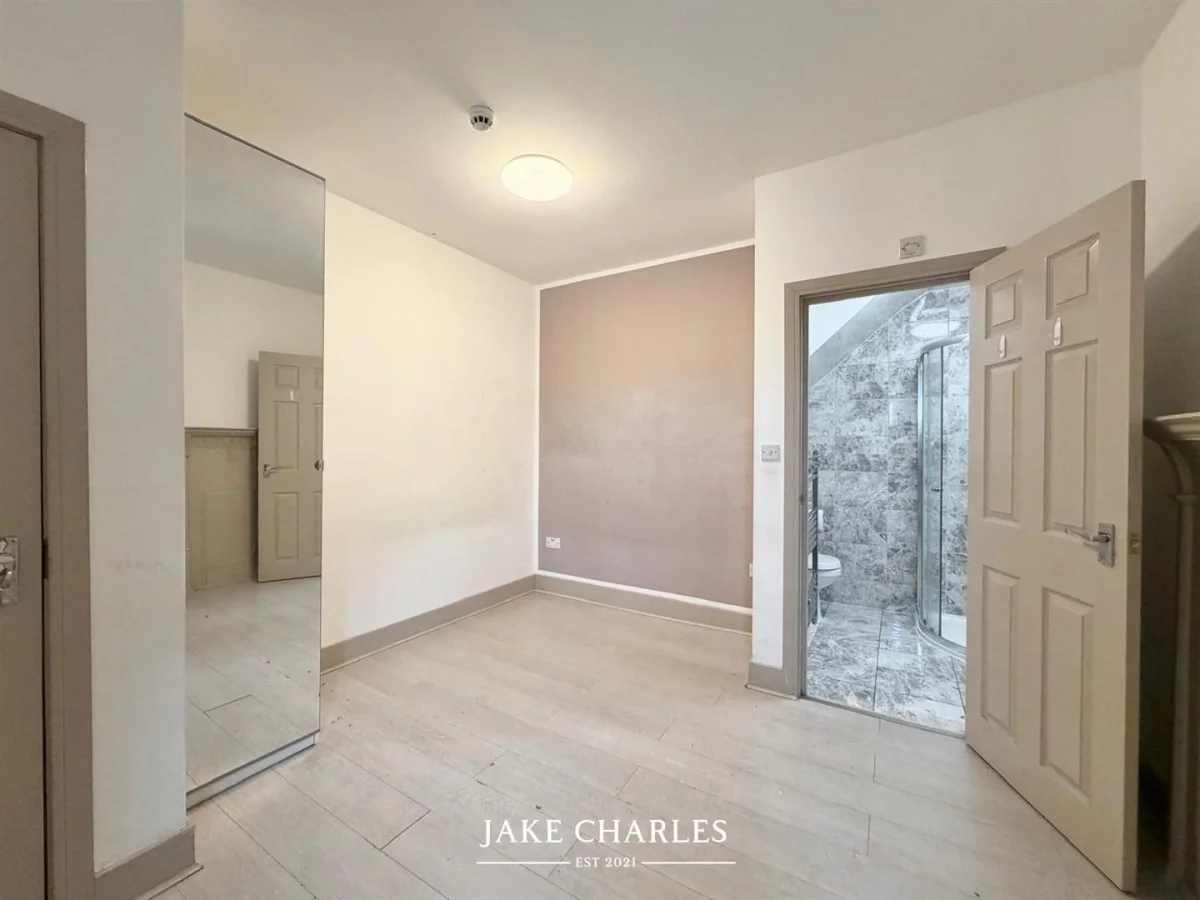 Room Bond Street in Greater London