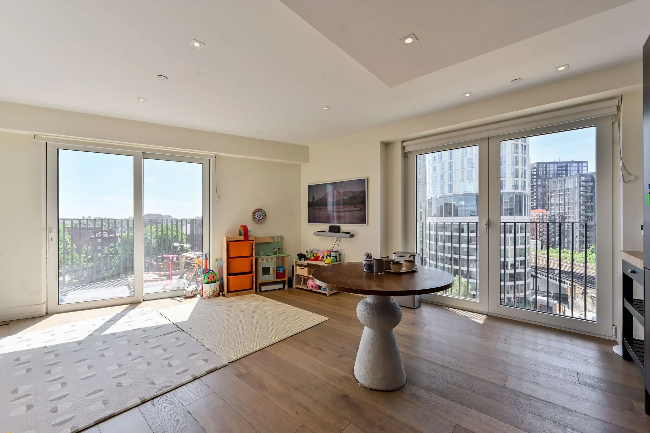 Flat Trenchold Street in Greater London