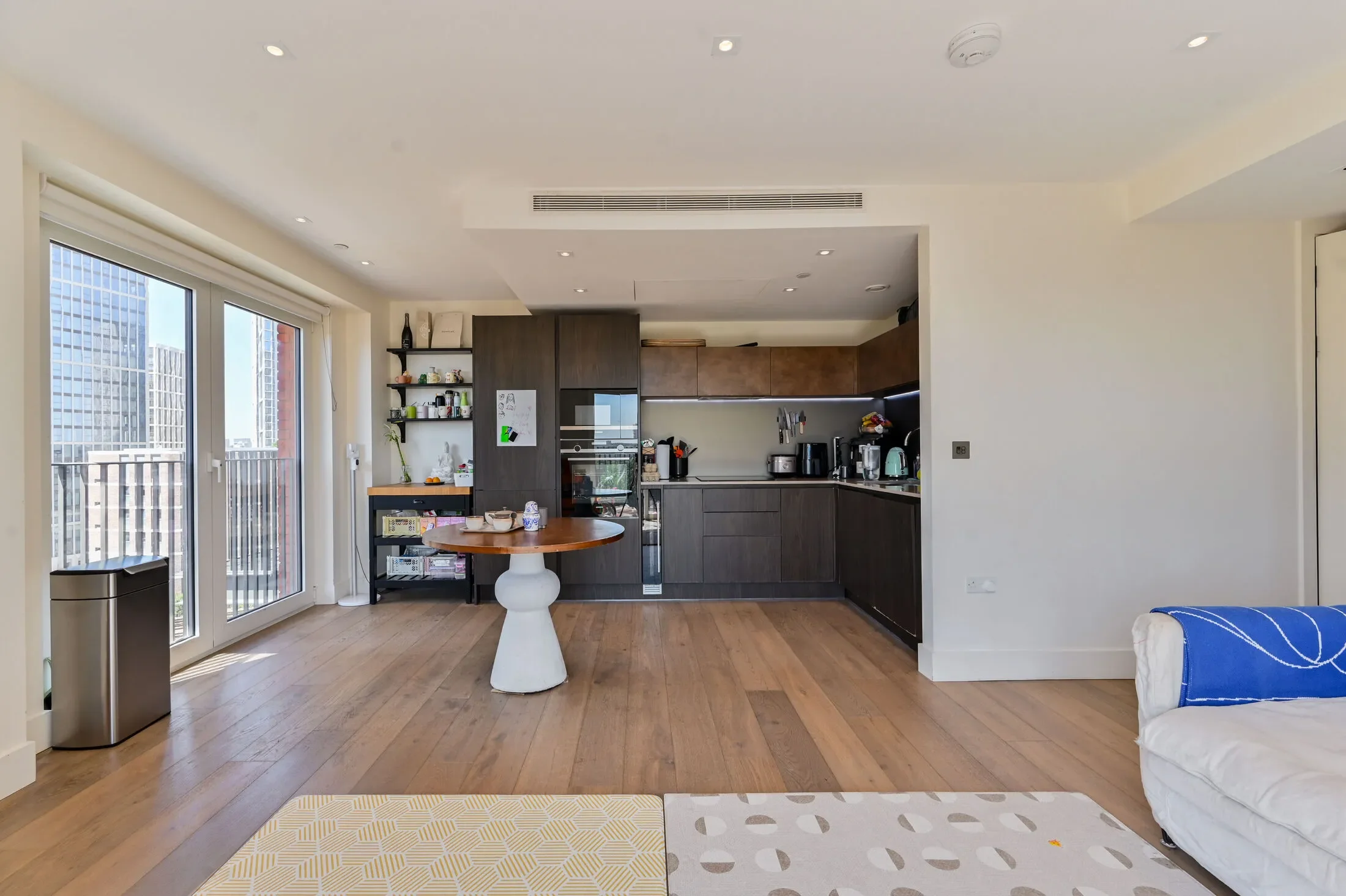 Flat Trenchold Street in Greater London