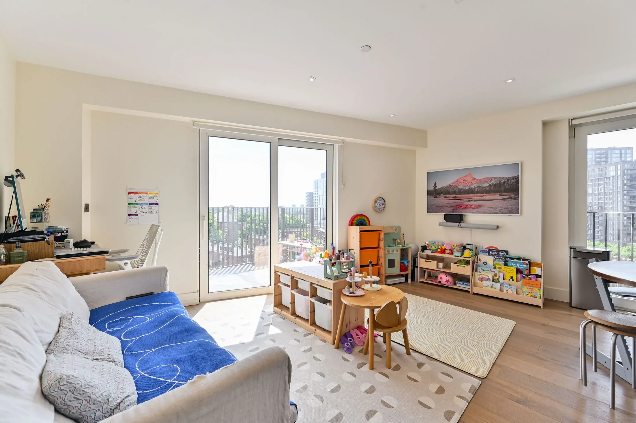 Flat Trenchold Street in Greater London
