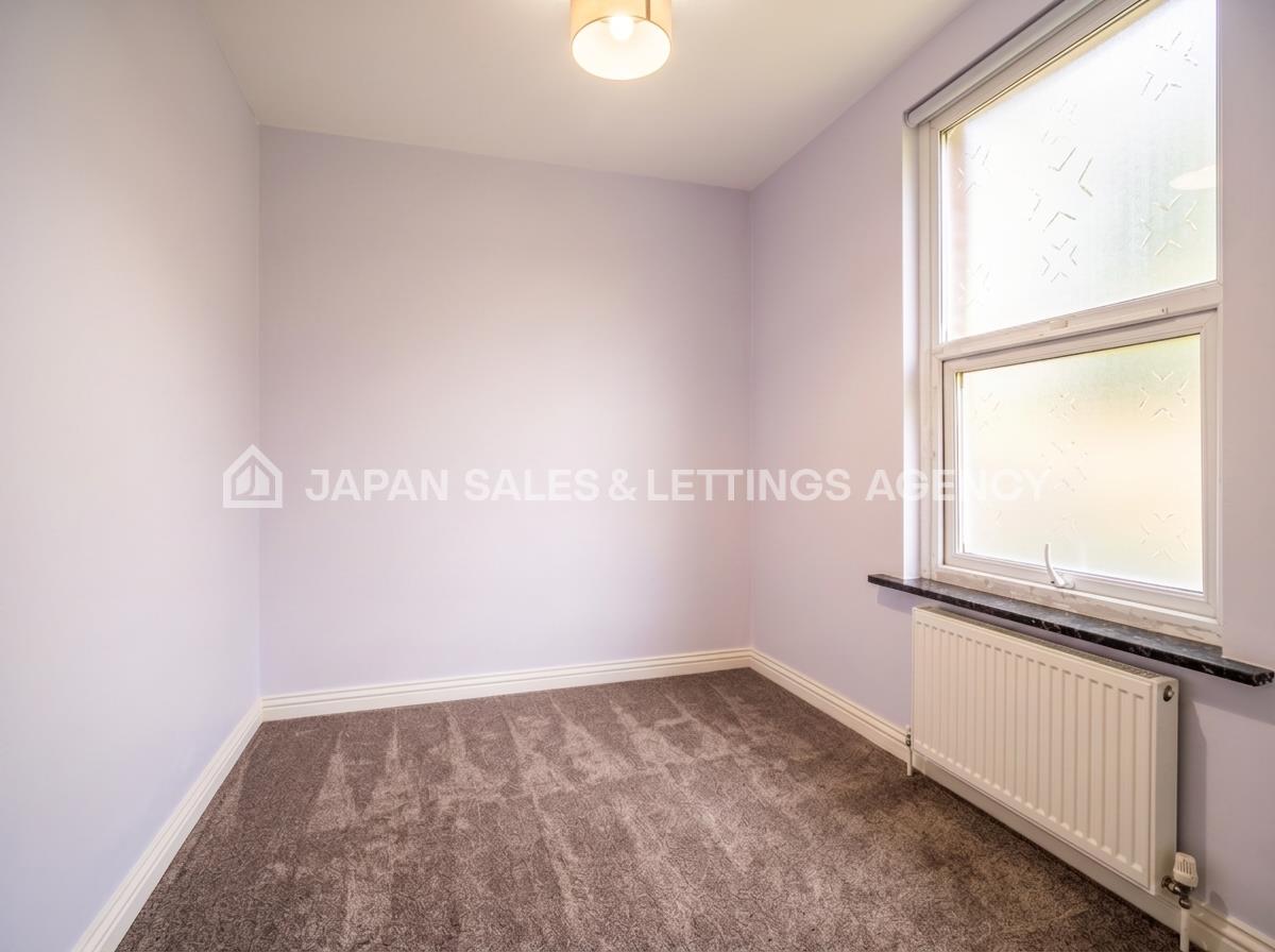 Flat Dudley Gardens in Greater London