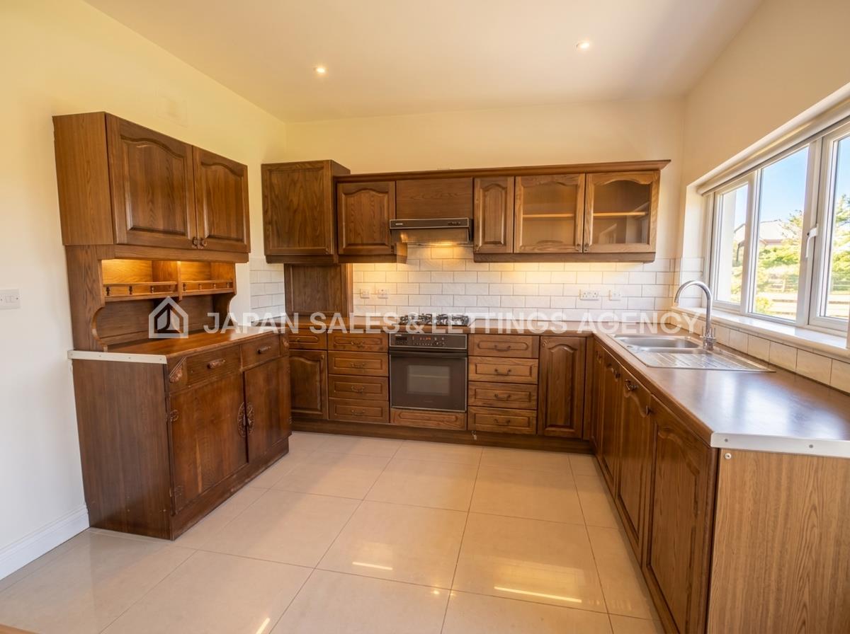 Flat Dudley Gardens in Greater London