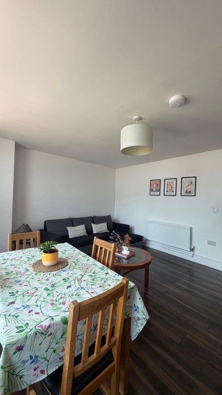 Room St. John's Road in Greater London