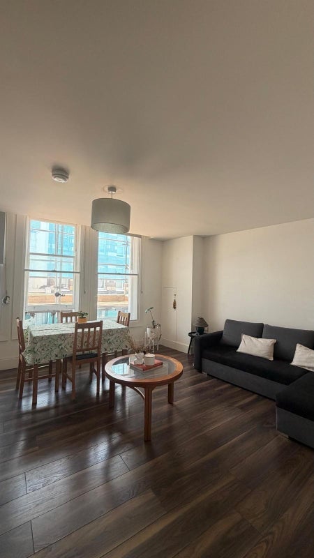 Room St. John's Road in Greater London