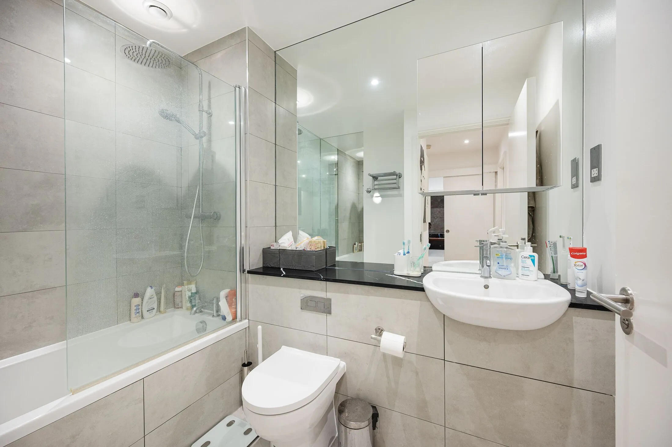 Flat Plumbers Row in Greater London