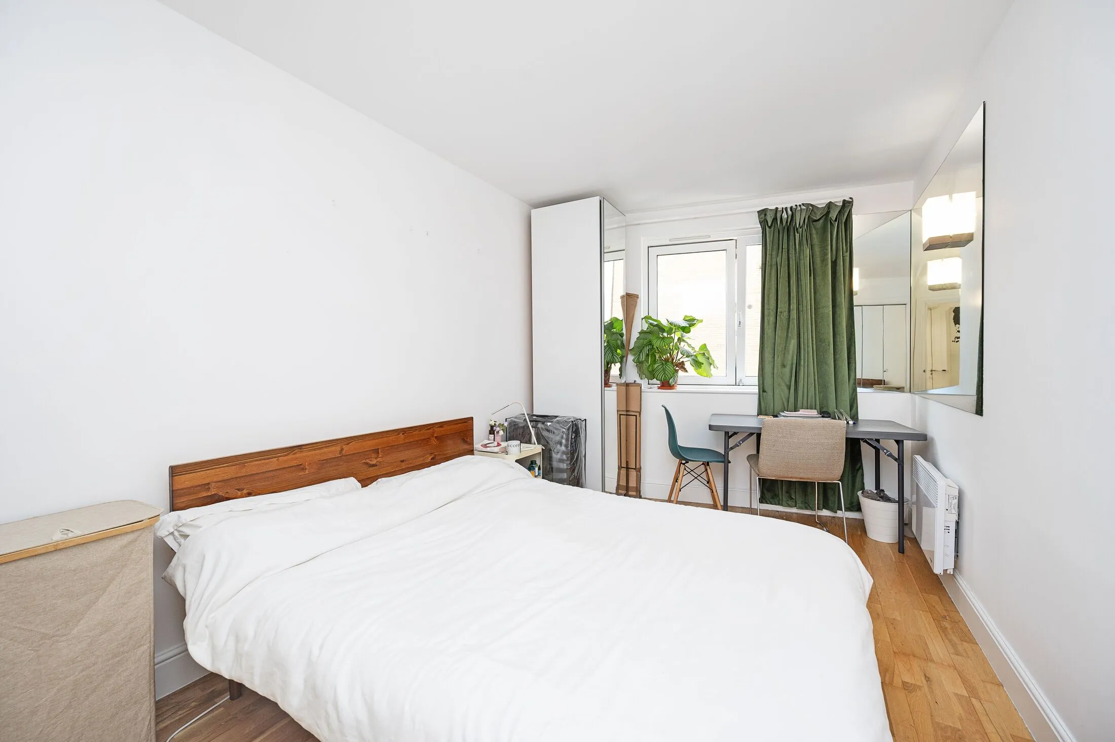 Flat Plumbers Row in Greater London