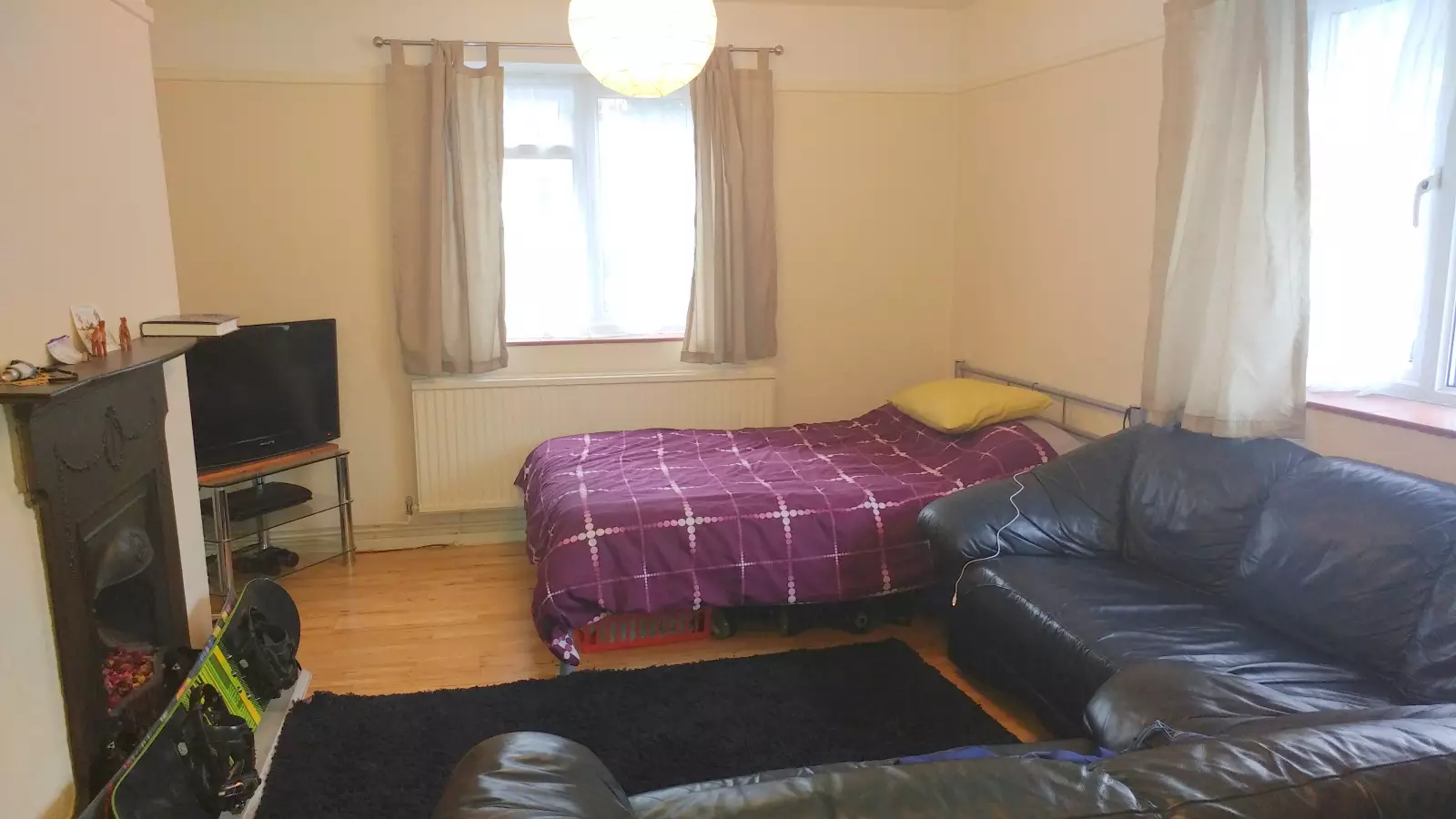 Flat Lebanon Gardens in Greater London