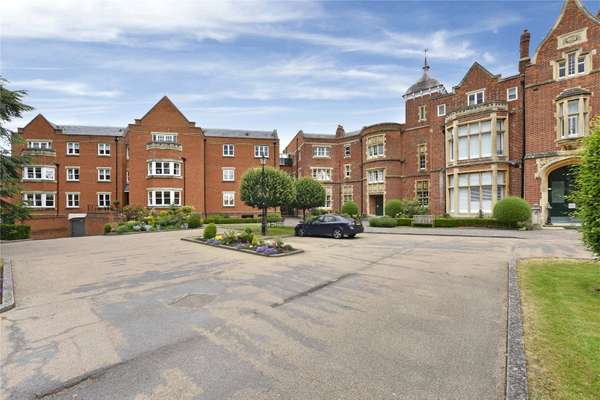 Flat Imperial Road in Windsor