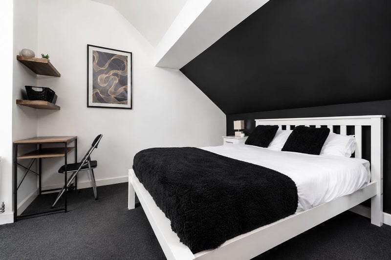 Room Station Road in Salford