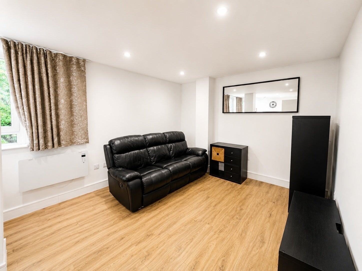 Flat Desborough Road in High Wycombe