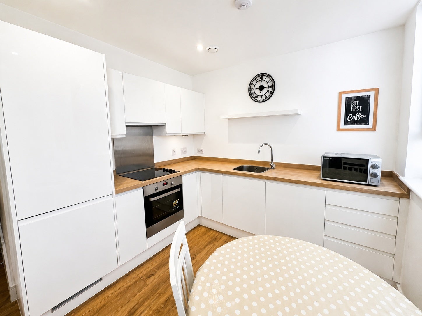 Flat Desborough Road in High Wycombe