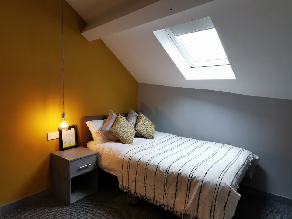 Room Smawthorne Lane in Wakefield