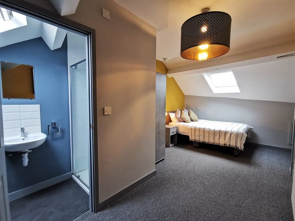 Room Smawthorne Lane in Wakefield