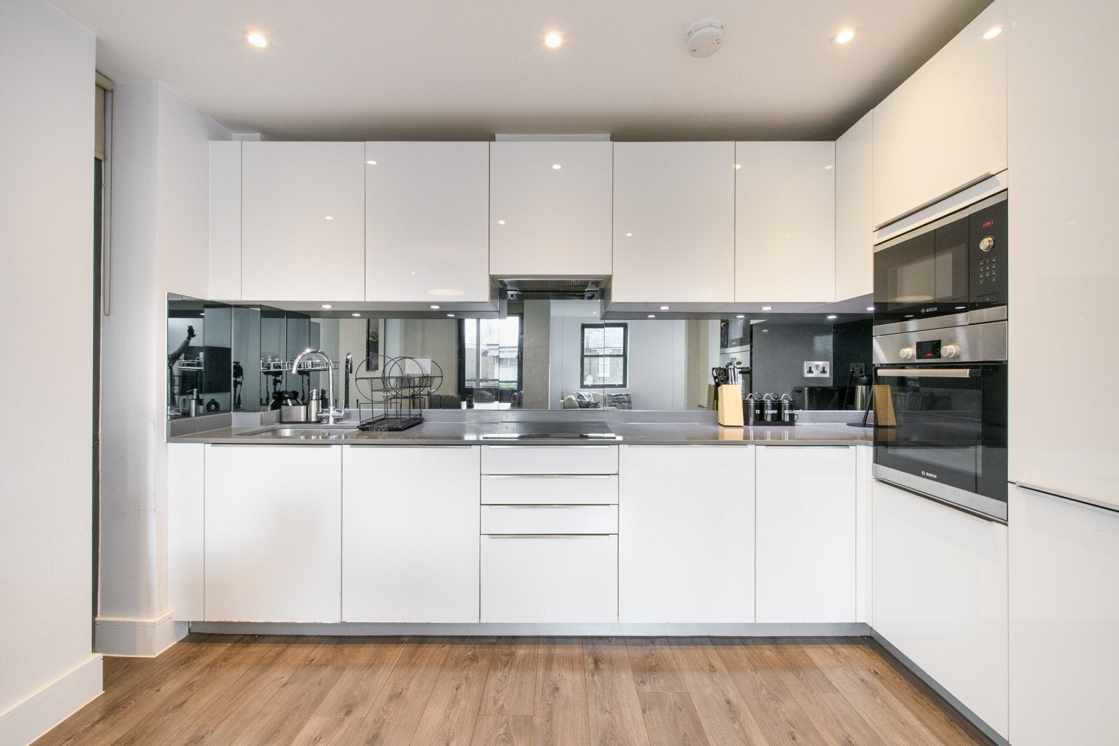 Flat Spring Grove in Greater London