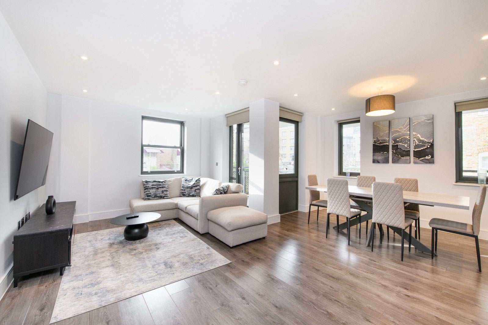 Flat Spring Grove in Greater London