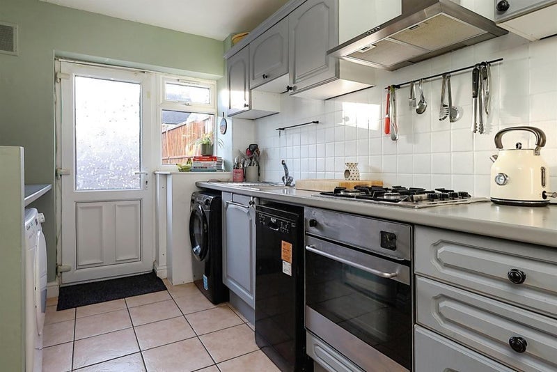 Room Berrowside Road in Birmingham