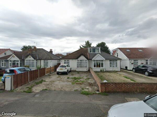 House Pinkwell Avenue in Greater London