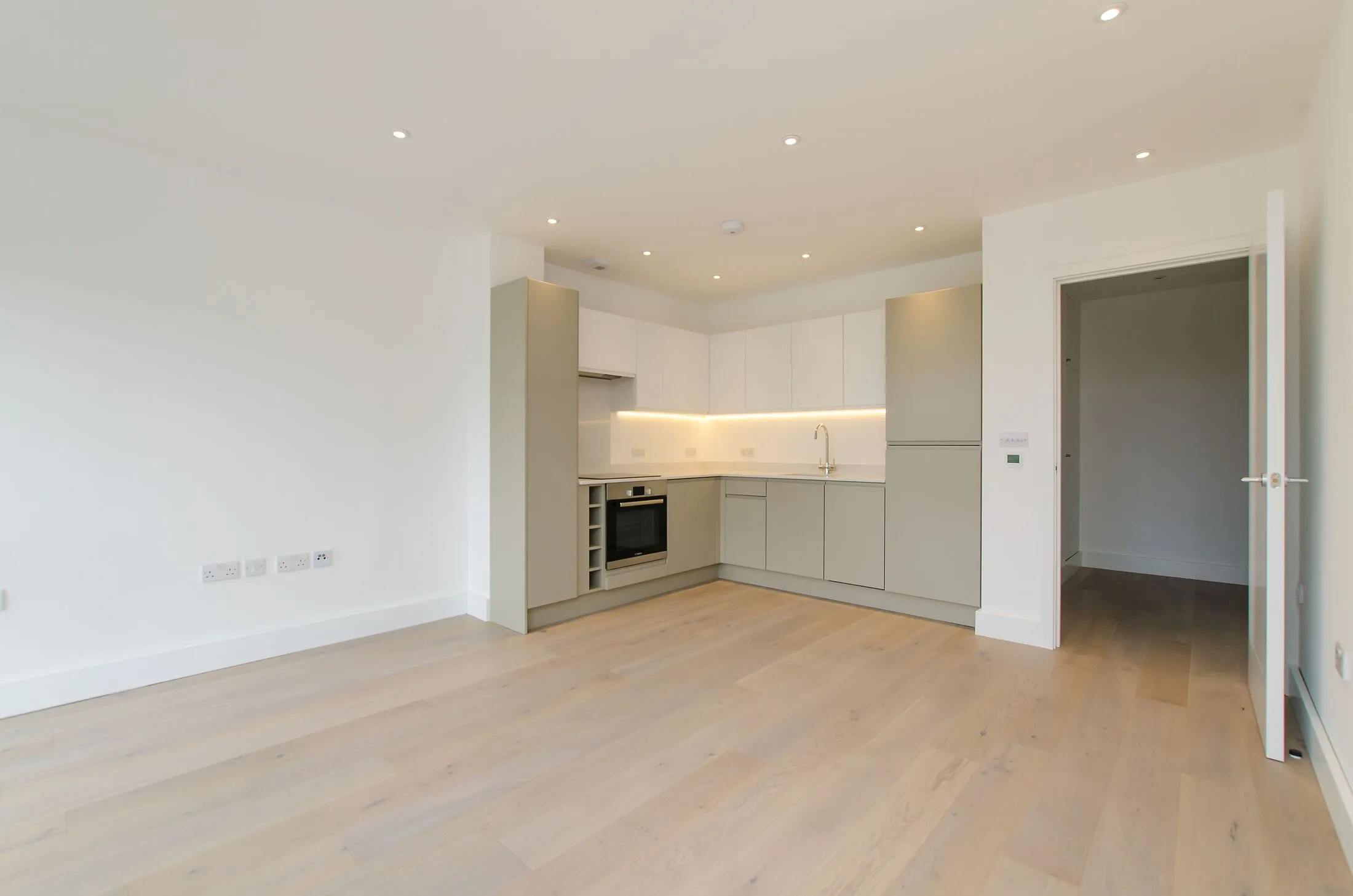 Flat Stewarts Road in London