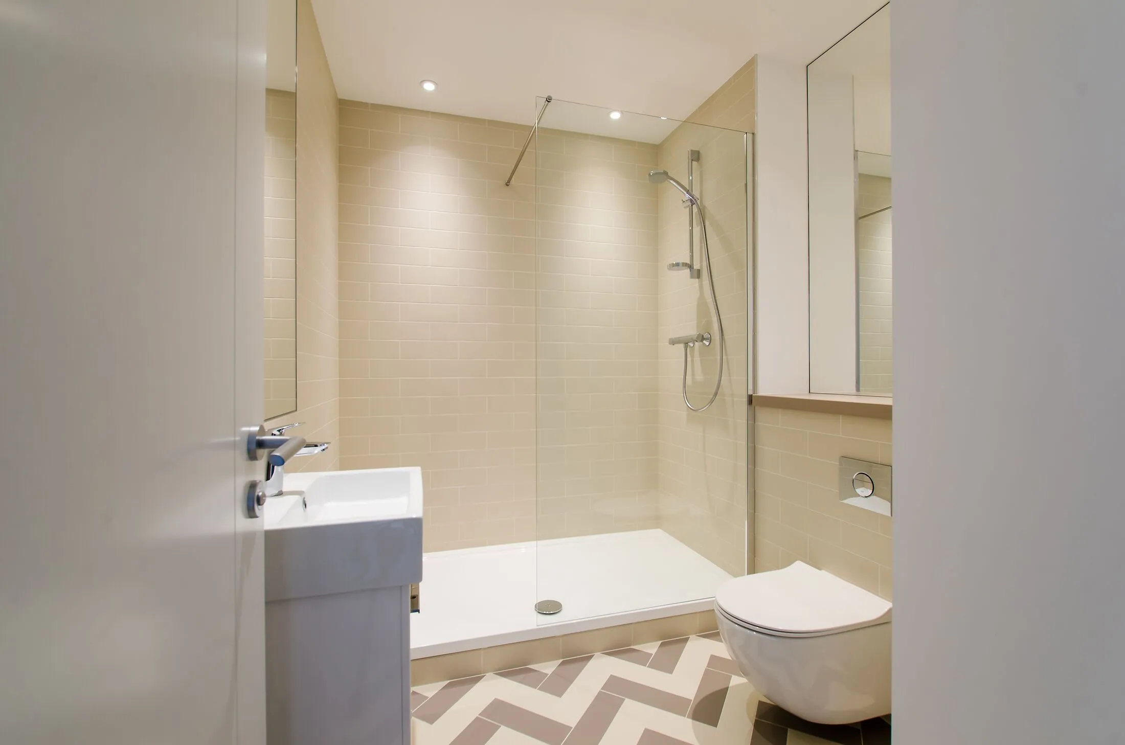 Flat Stewarts Road in London
